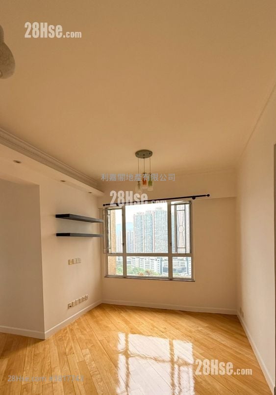 Tsing Yi Garden Sell 3 Bedrooms 547 ft²