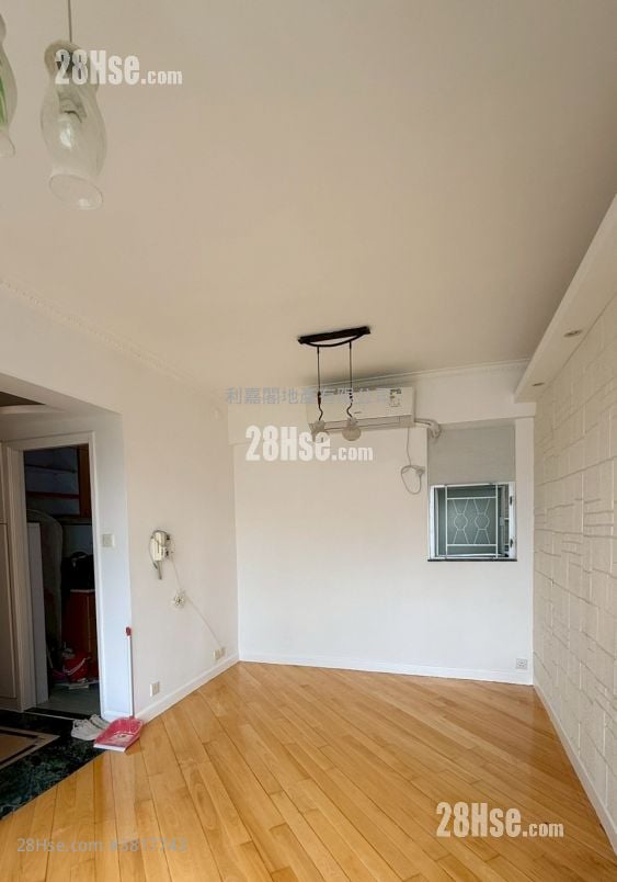 Tsing Yi Garden Sell 3 Bedrooms 547 ft²