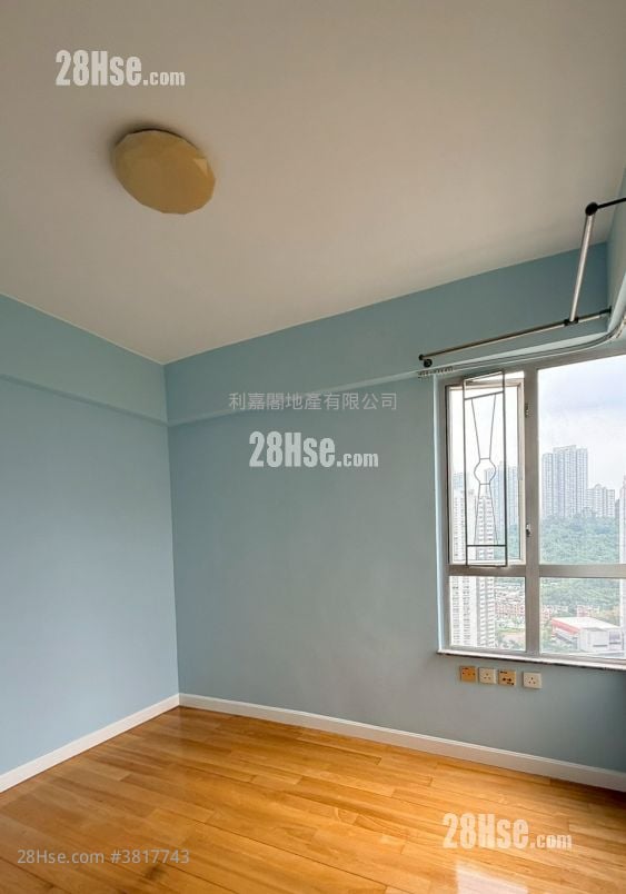 Tsing Yi Garden Sell 3 Bedrooms 547 ft²