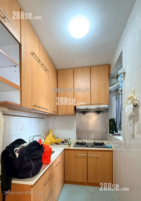 Tsing Yi Garden Sell 3 Bedrooms 547 ft²