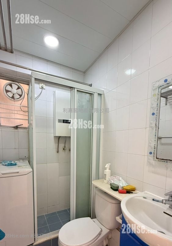 Tsing Yi Garden Sell 3 Bedrooms 547 ft²
