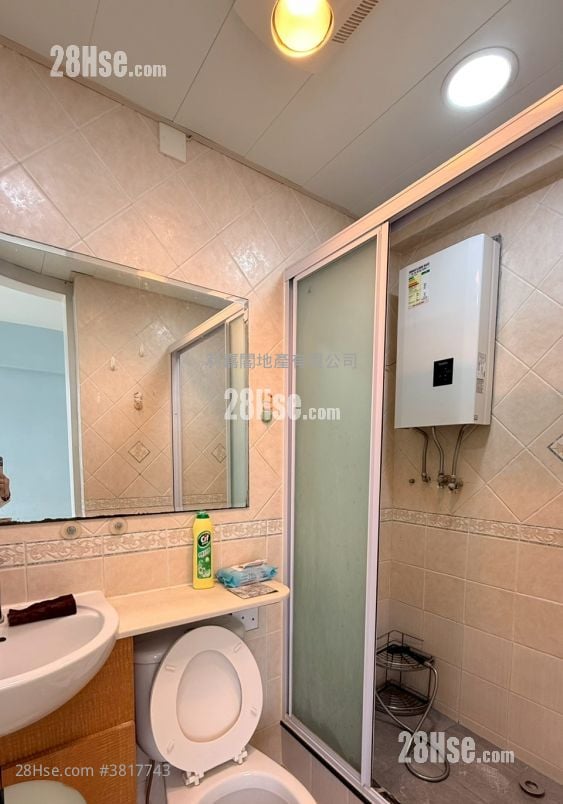 Tsing Yi Garden Sell 3 Bedrooms 547 ft²