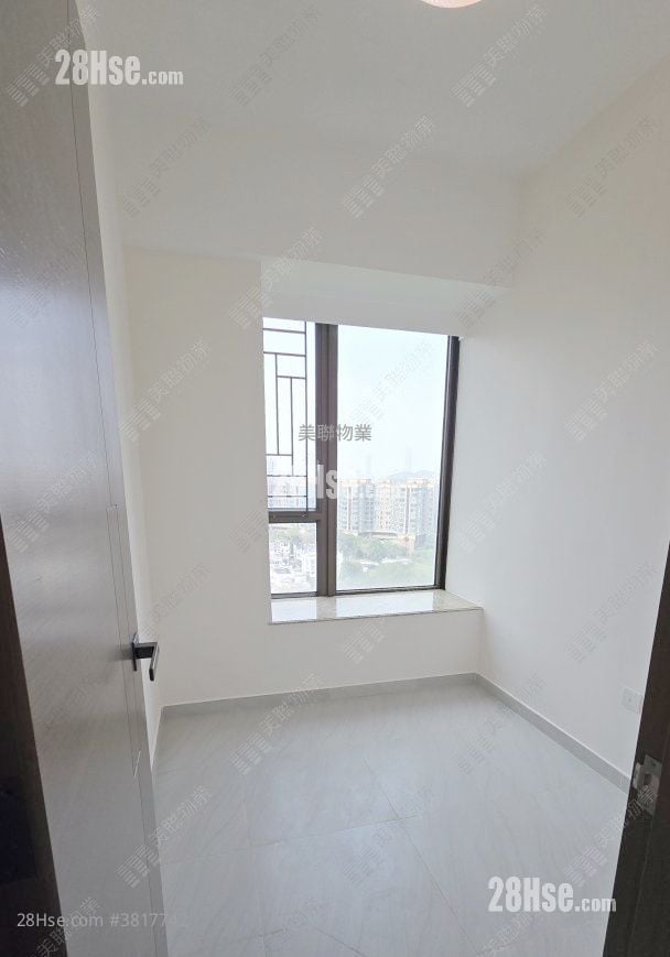 Noble Hill Sell 3 Bedrooms , 2 Bathrooms 785 ft²