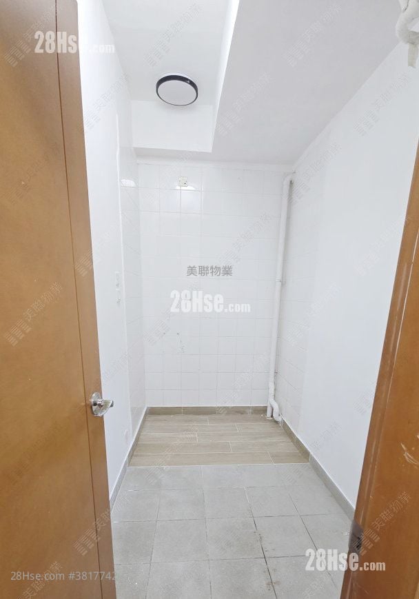 Noble Hill Sell 3 Bedrooms , 2 Bathrooms 785 ft²