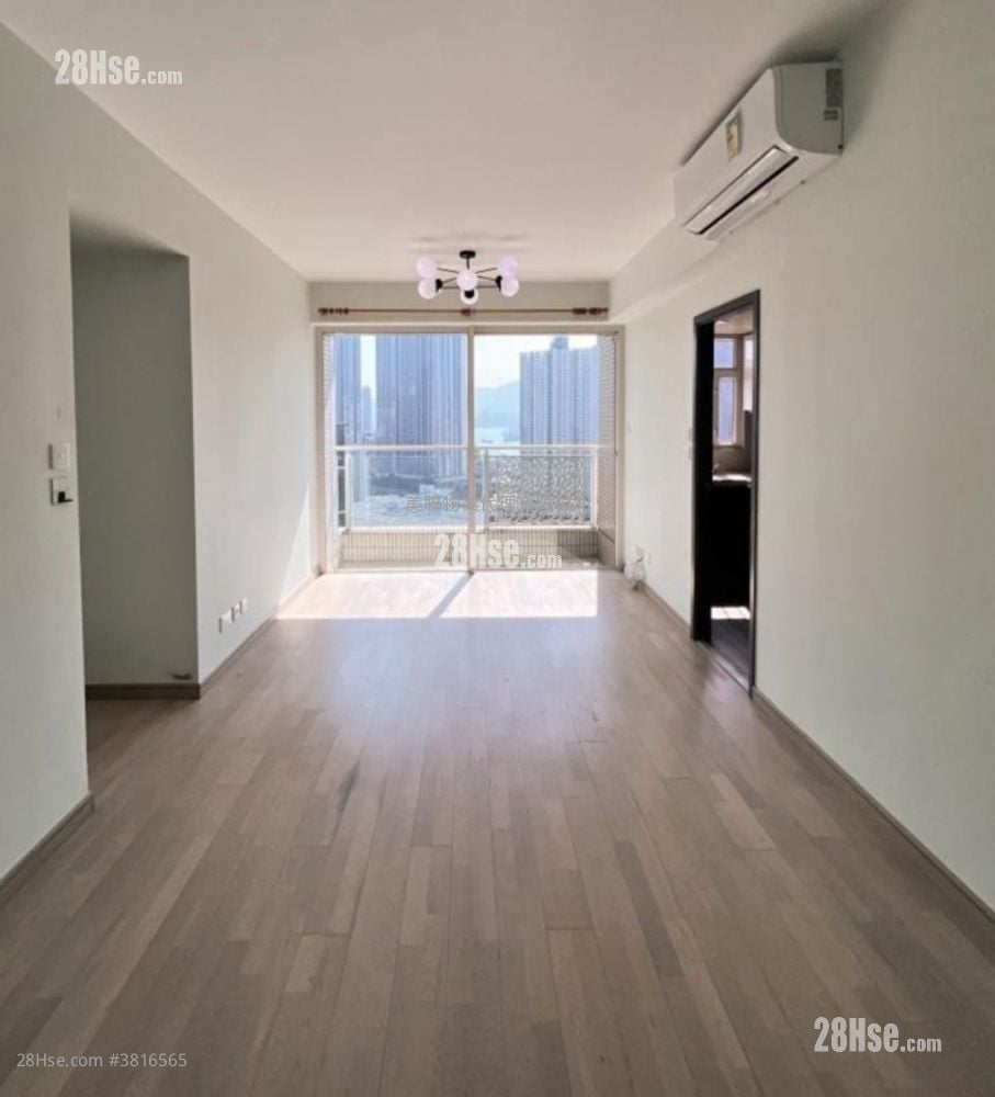 The Sparkle Sell 3 Bedrooms , 2 Bathrooms 670 ft²