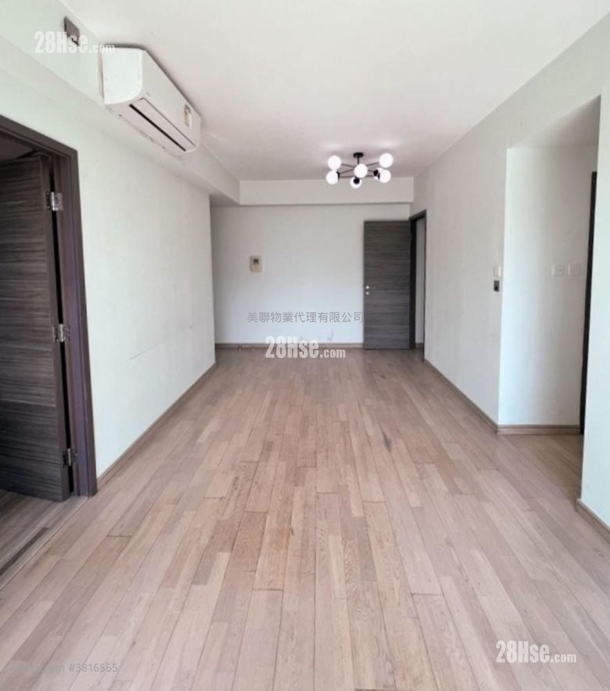 The Sparkle Sell 3 Bedrooms , 2 Bathrooms 670 ft²