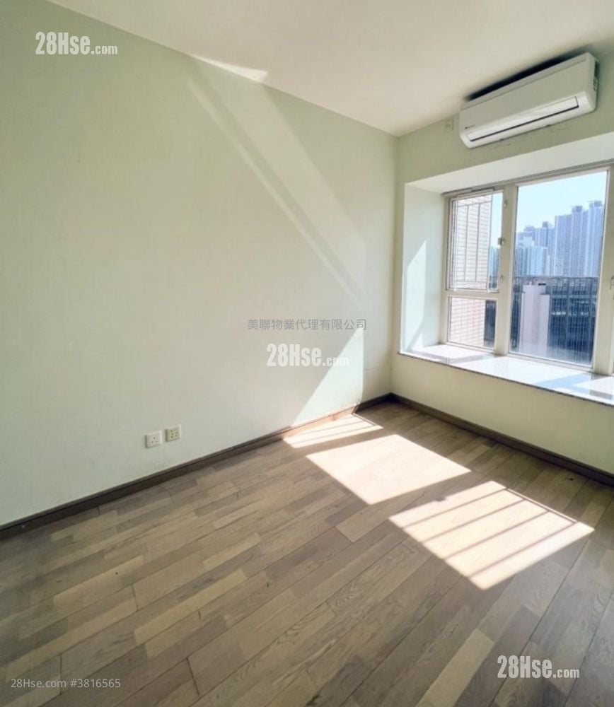 The Sparkle Sell 3 Bedrooms , 2 Bathrooms 670 ft²