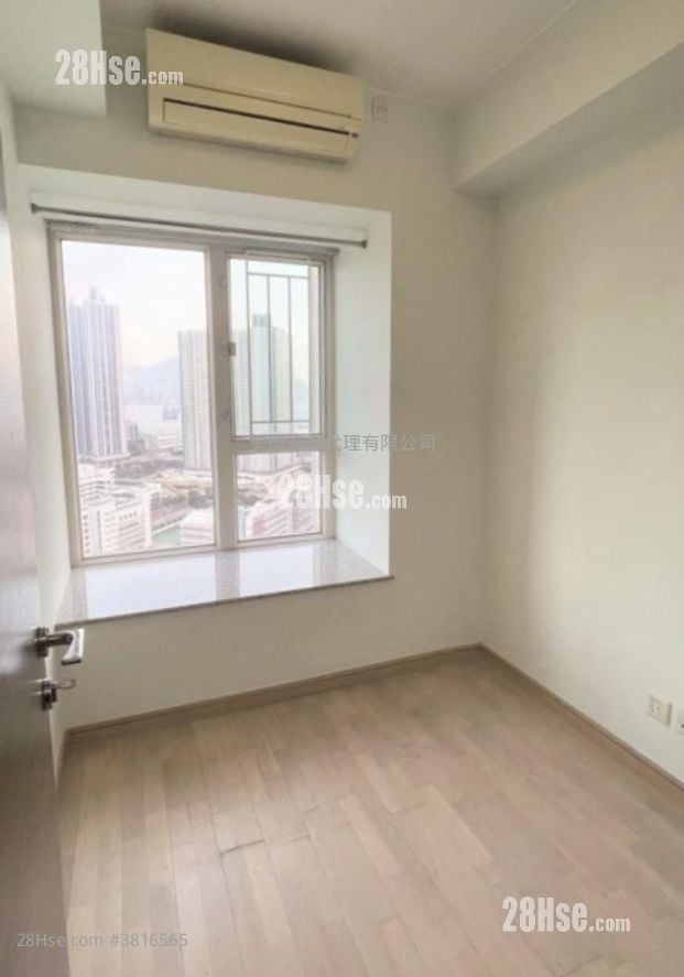 The Sparkle Sell 3 Bedrooms , 2 Bathrooms 670 ft²