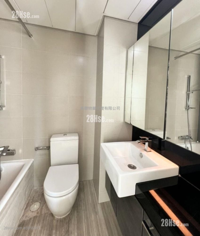 The Sparkle Sell 3 Bedrooms , 2 Bathrooms 670 ft²