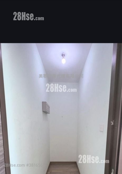 The Sparkle Sell 3 Bedrooms , 2 Bathrooms 670 ft²