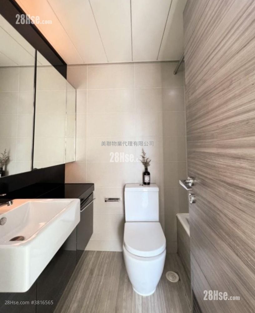 The Sparkle Sell 3 Bedrooms , 2 Bathrooms 670 ft²