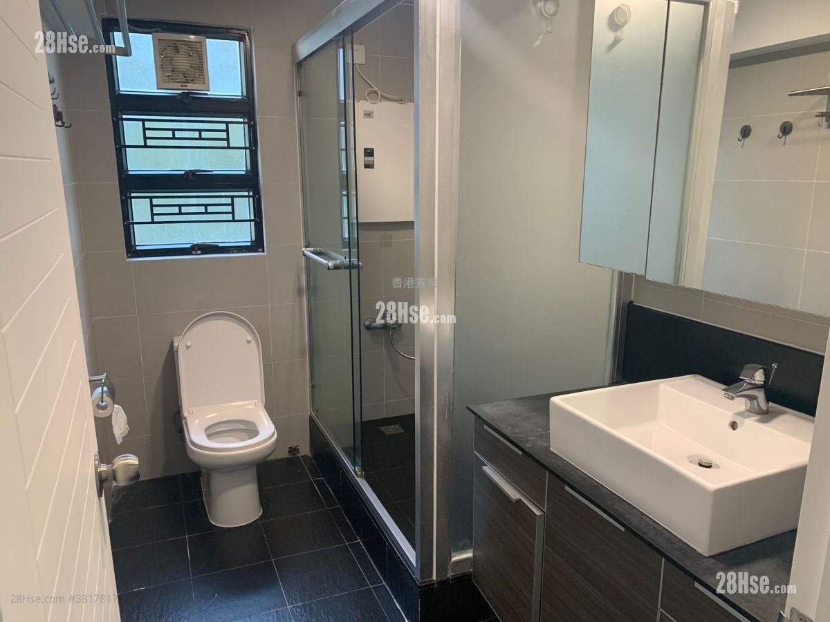 Jolly Villa Rental 4 Bedrooms , 3 Bathrooms 1,208 ft²