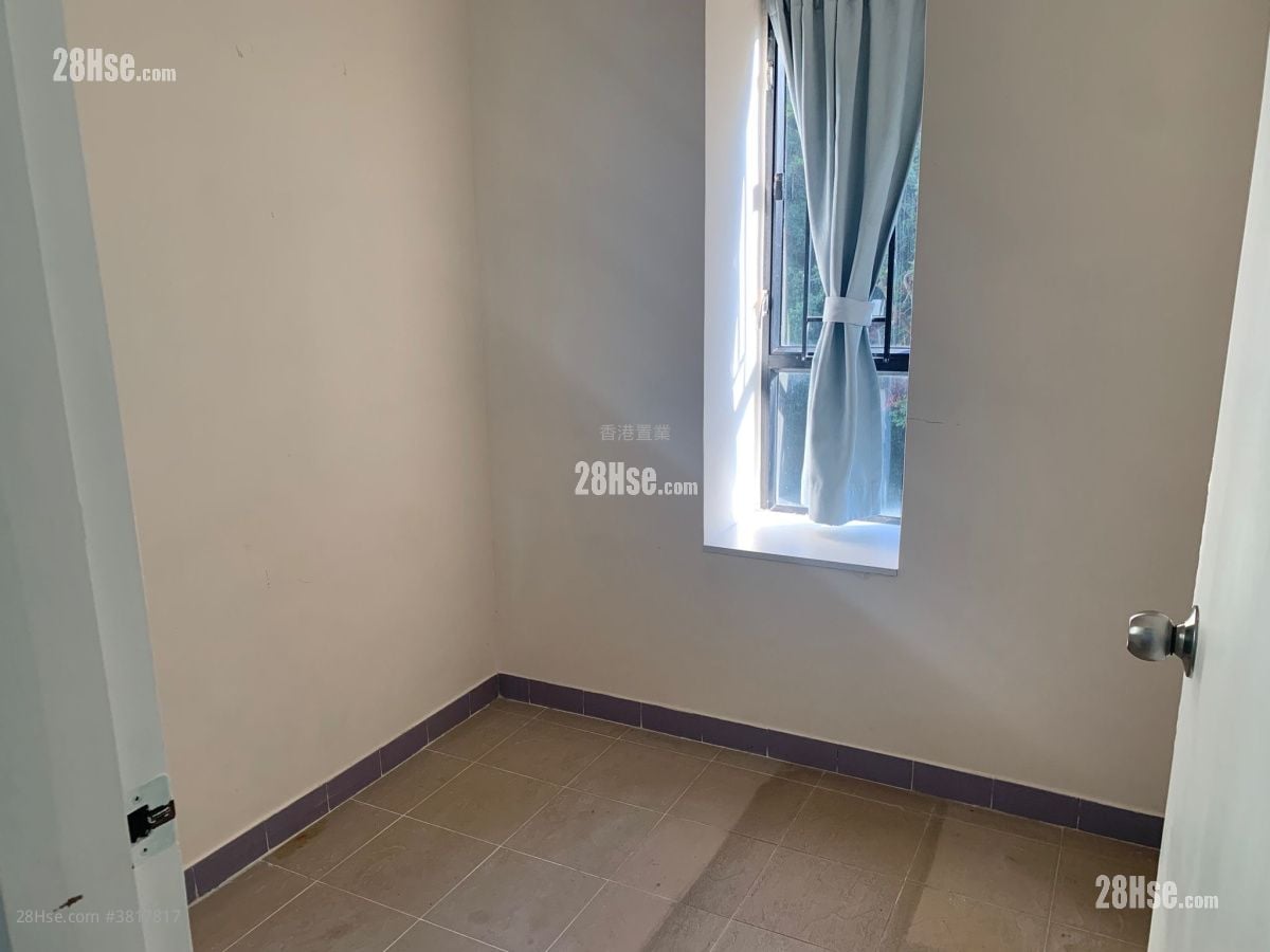 Jolly Villa Rental 4 Bedrooms , 3 Bathrooms 1,208 ft²