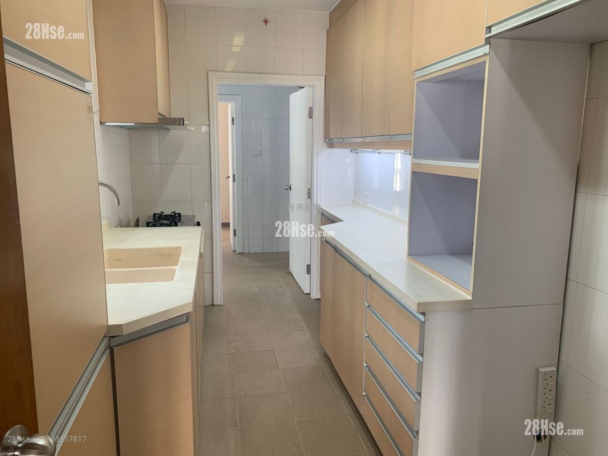 Jolly Villa Rental 4 Bedrooms , 3 Bathrooms 1,208 ft²