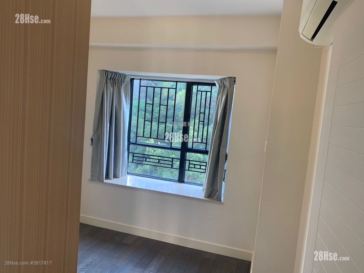 Jolly Villa Rental 4 Bedrooms , 3 Bathrooms 1,208 ft²