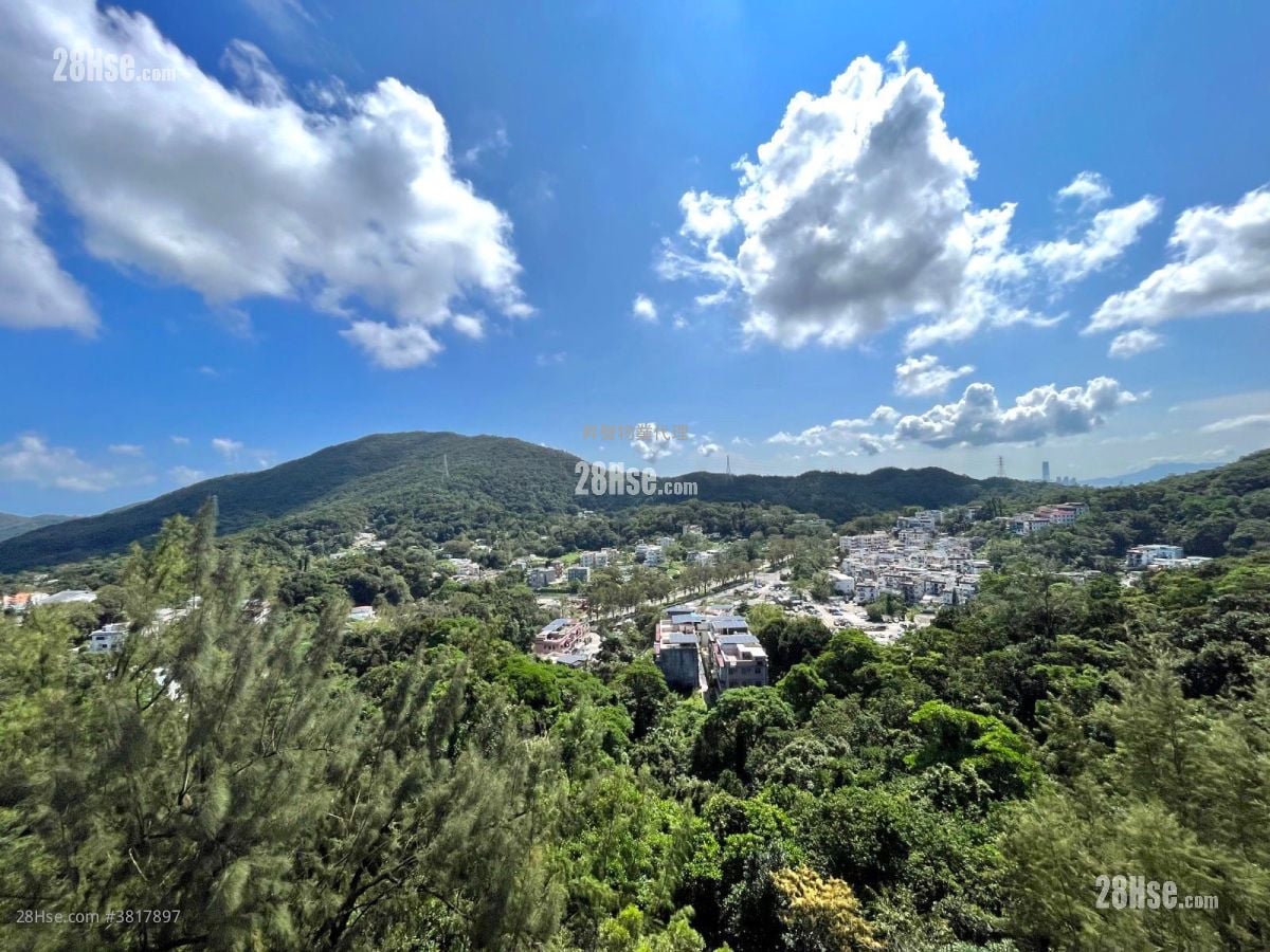 Hillview Court Sell 4 Bedrooms , 2 Bathrooms 1,338 ft²