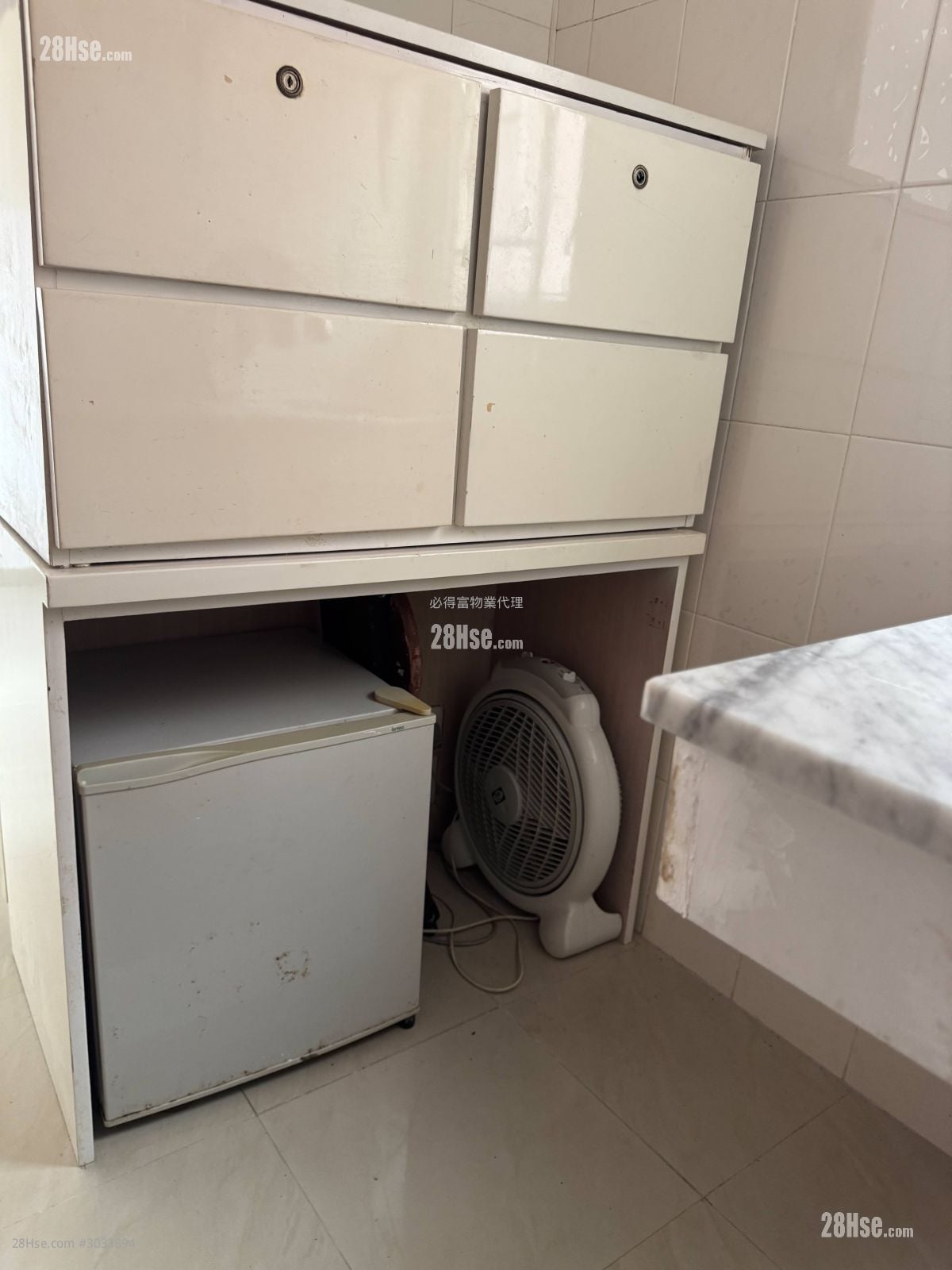 单幢楼房 租盘 开放式间隔 , 1 浴室 100 平方尺