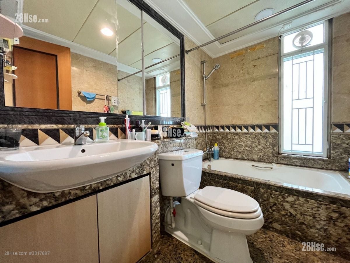 Hillview Court Sell 4 Bedrooms , 2 Bathrooms 1,338 ft²