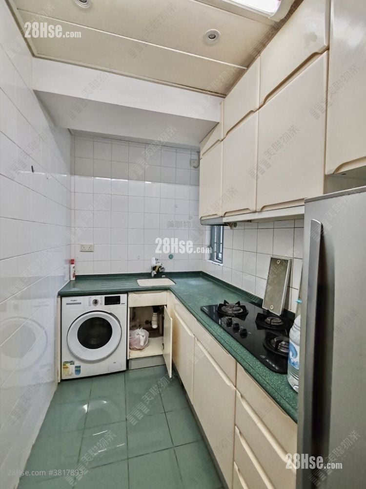Tung Chung Crescent Sell 2 Bedrooms 527 ft²