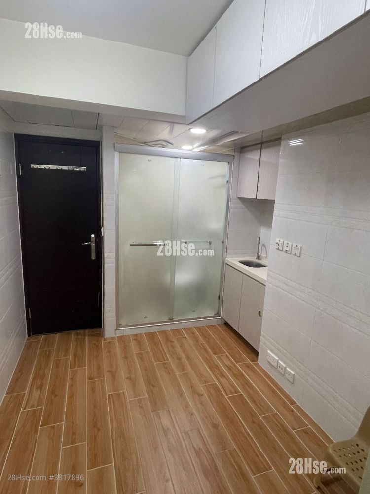 Tak On Building Rental 100 ft²