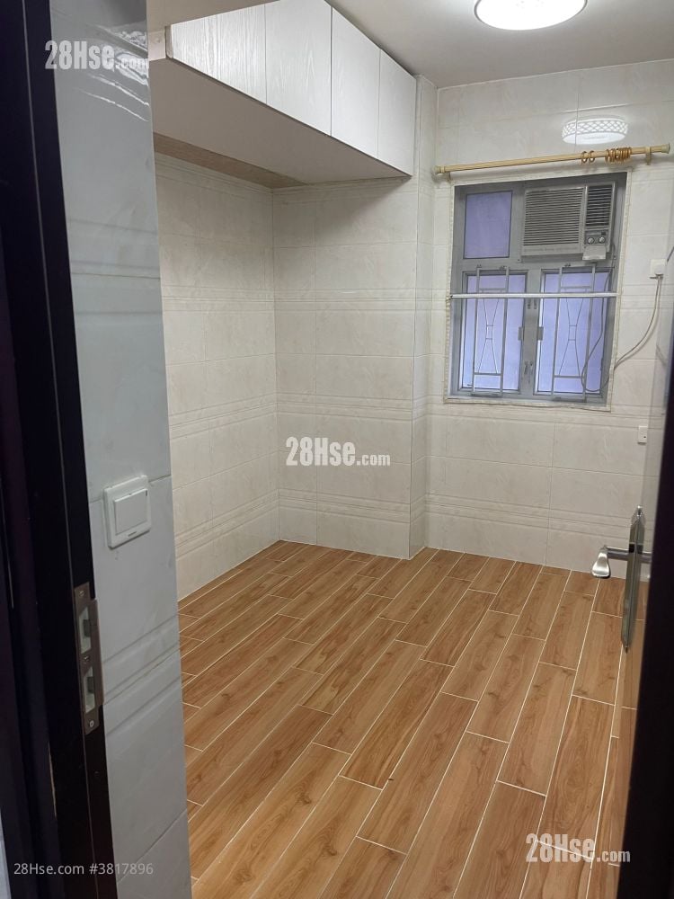 Tak On Building Rental 100 ft²