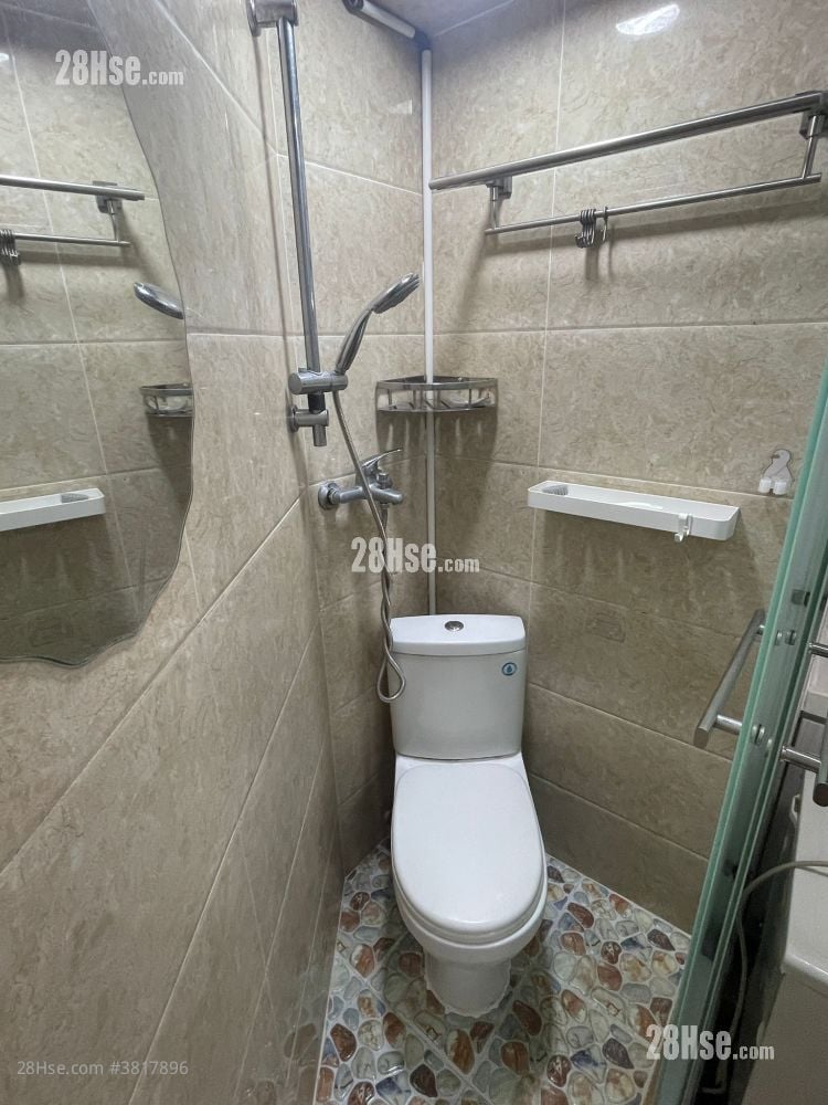 Tak On Building Rental 100 ft²