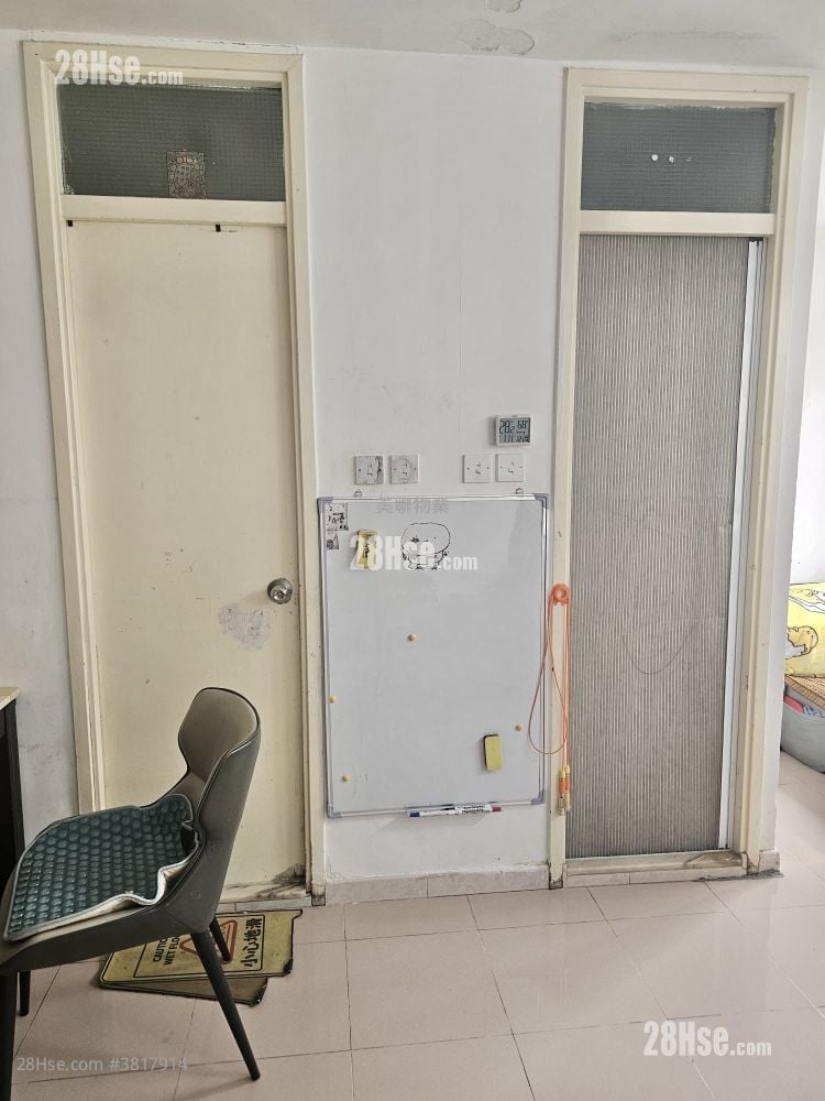 Yu Tung Court Sell 2 Bedrooms 639 ft²