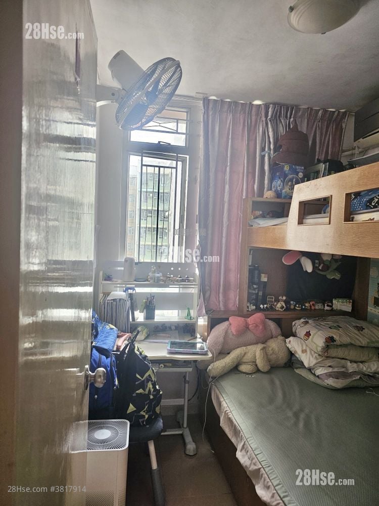 Yu Tung Court Sell 2 Bedrooms 639 ft²