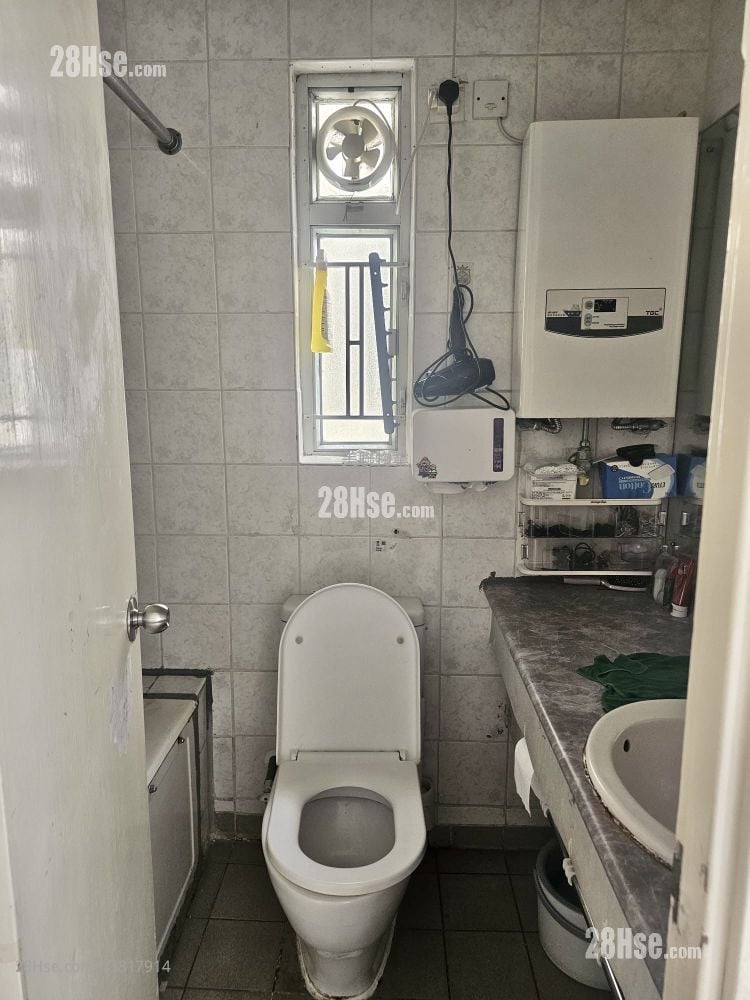 Yu Tung Court Sell 2 Bedrooms 639 ft²