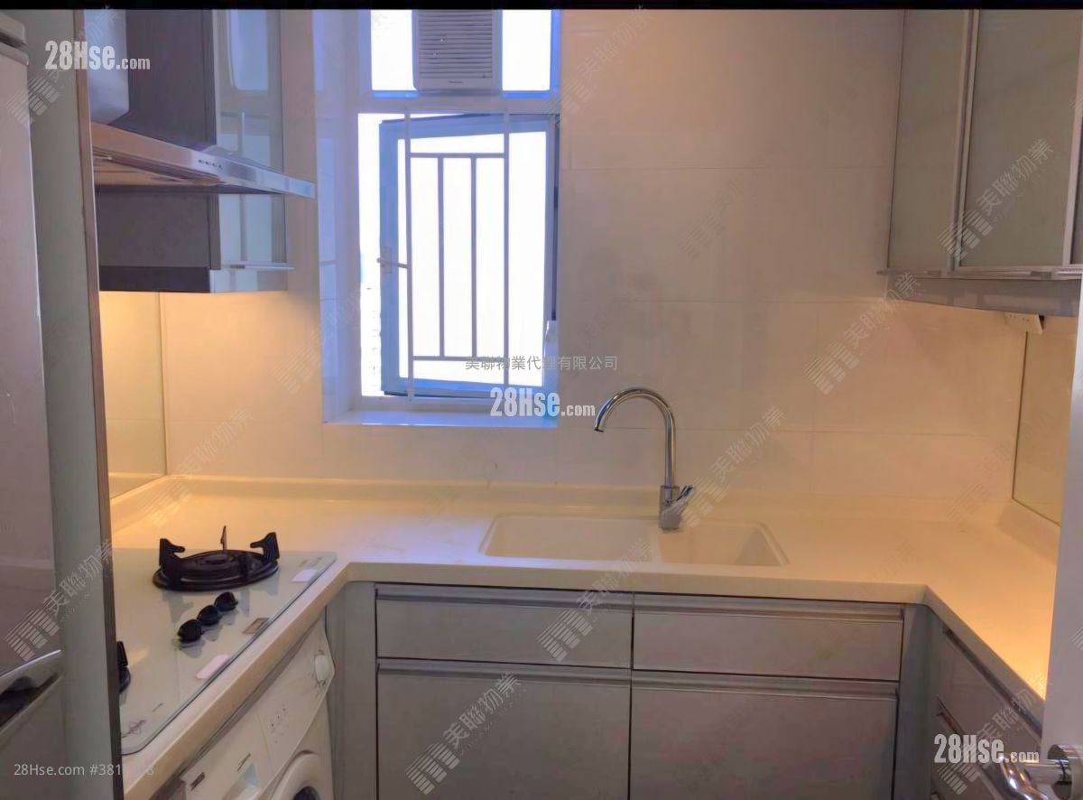 廚房: 城中駅 售盤 3 房 651 平方呎