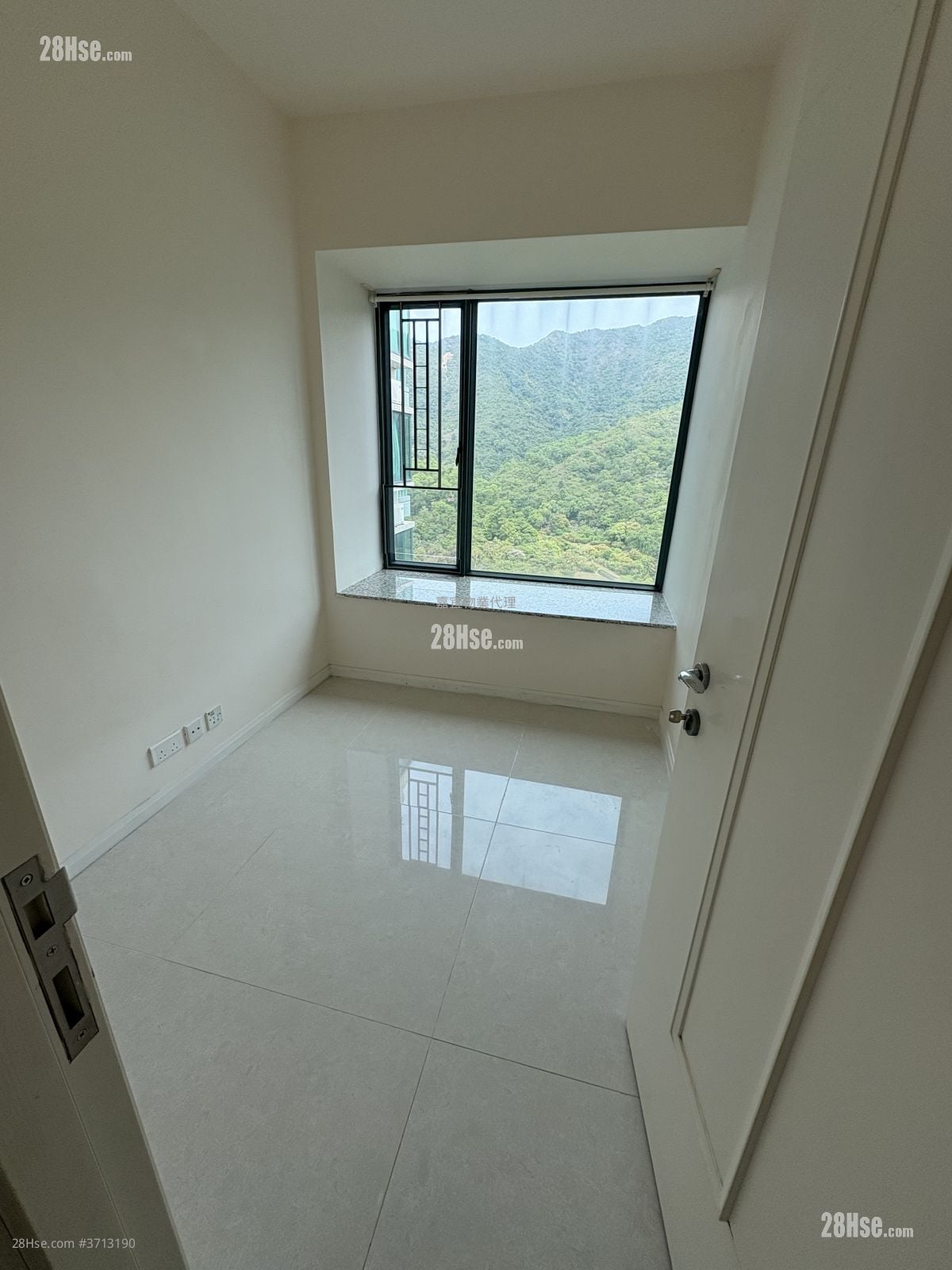 Mont Vert Rental 3 Bedrooms , 3 Bathrooms 822 ft²