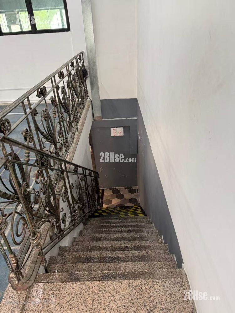 西貢市中心宜春街地鋪 租盤 900 平方呎