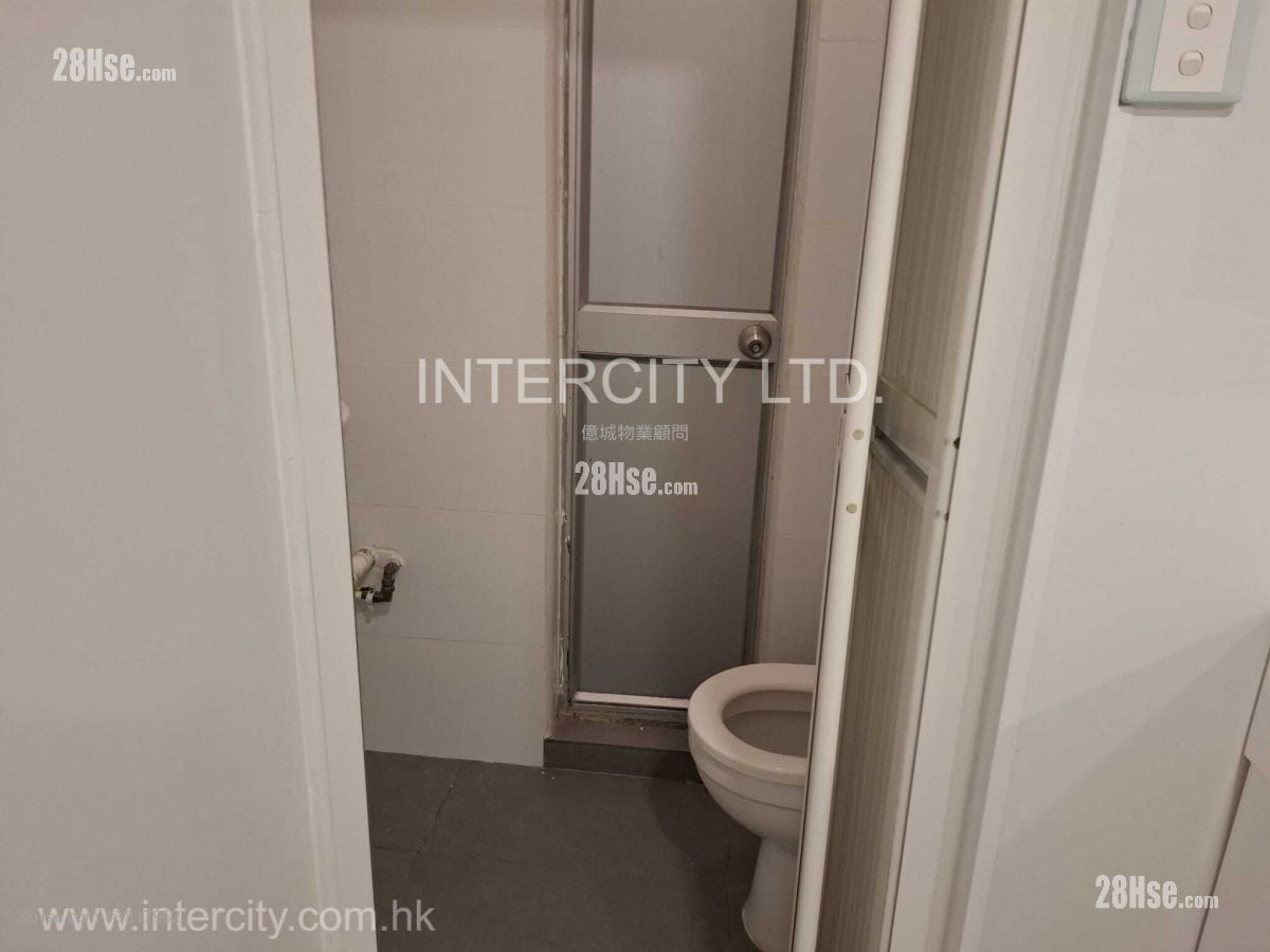 Kam Hing Building Rental 4 Bedrooms , 1 Toilet