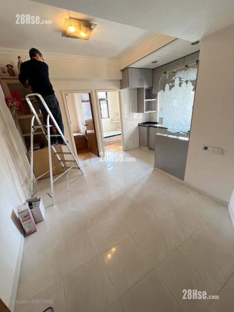 King Wong Building Rental 2 Bedrooms , 1 Bathroom 326 ft²