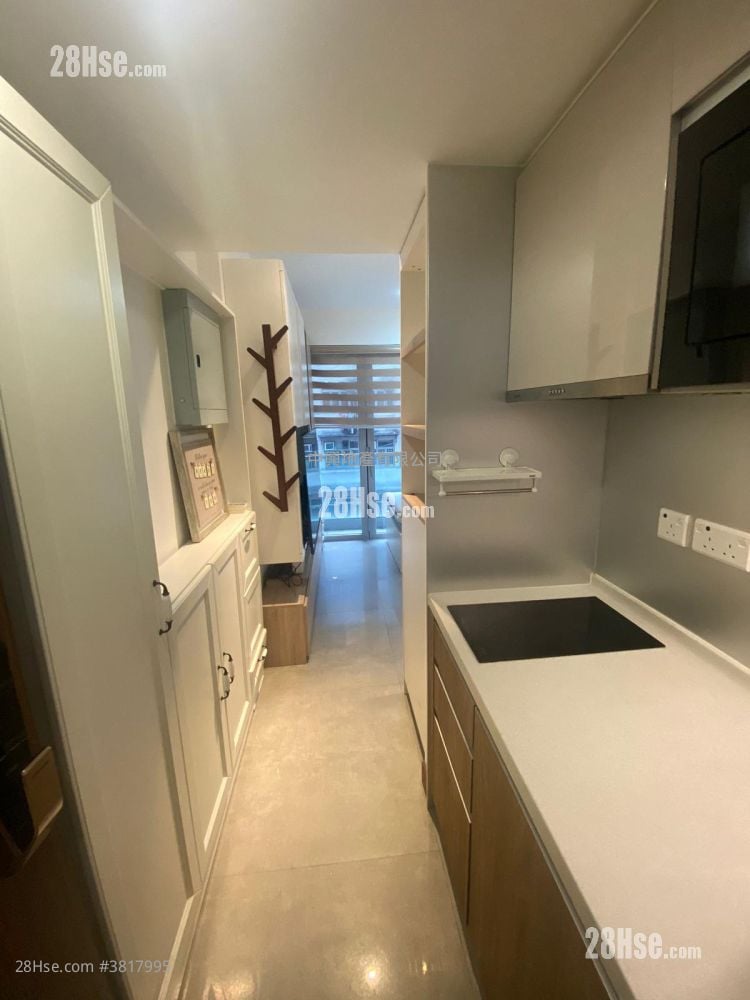 Ava62 Sell Studio , 1 Bathroom 206 ft²