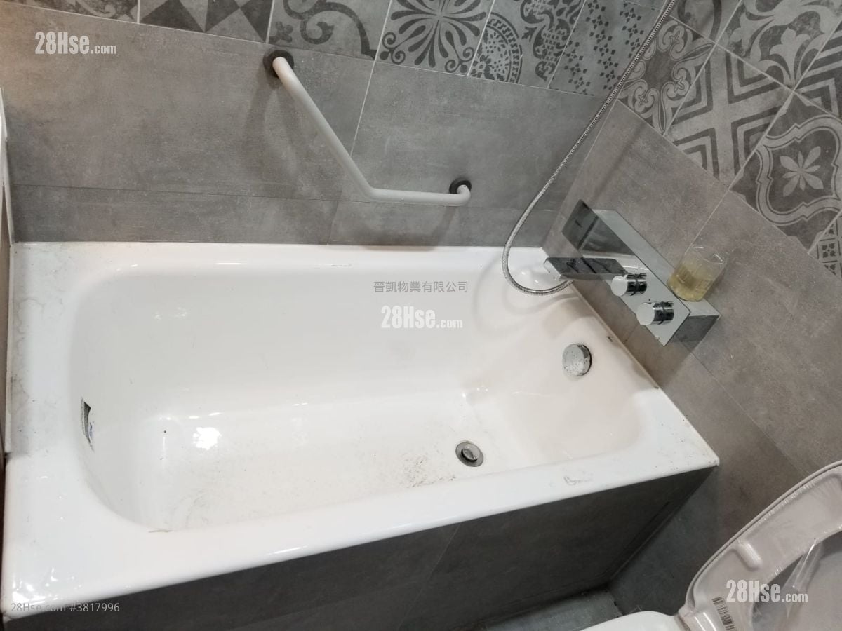 Tak Fook Building Sell 2 Bedrooms , 1 Bathroom 298 ft²