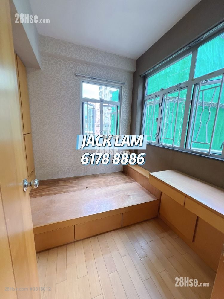 Man Fai Building Rental 3 Bedrooms , 2 Bathrooms 792 ft²