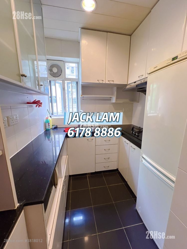 Man Fai Building Rental 3 Bedrooms , 2 Bathrooms 792 ft²