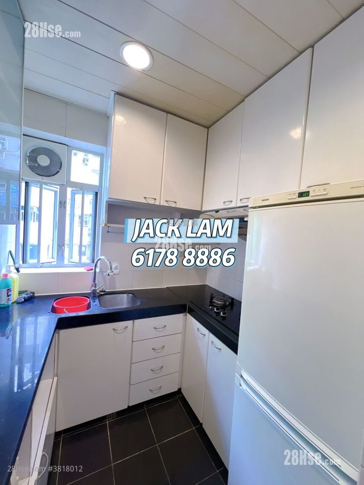 Man Fai Building Rental 3 Bedrooms , 2 Bathrooms 792 ft²