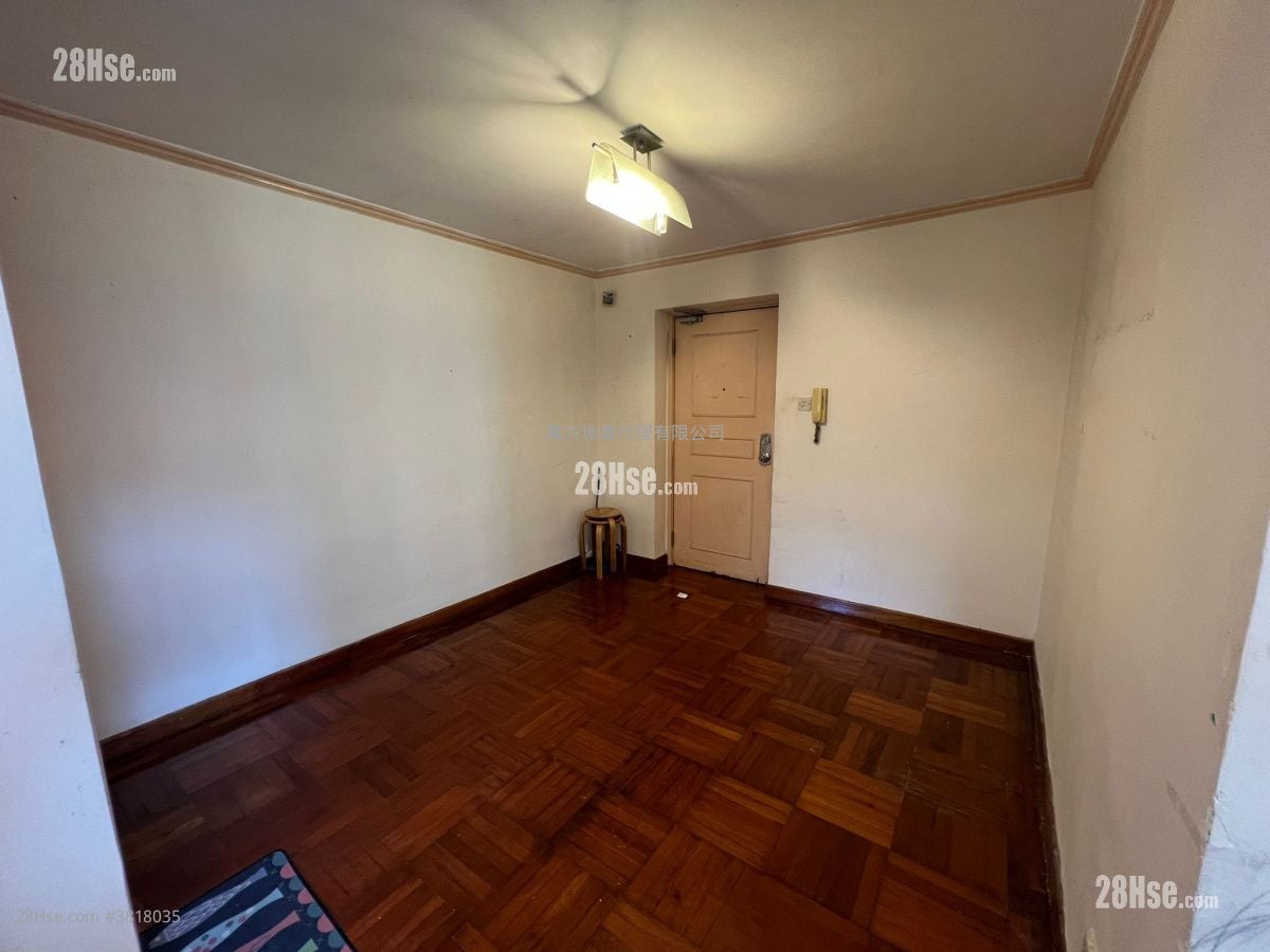 Saddle Ridge Garden Sell 3 Bedrooms , 1 Bathroom 592 ft²