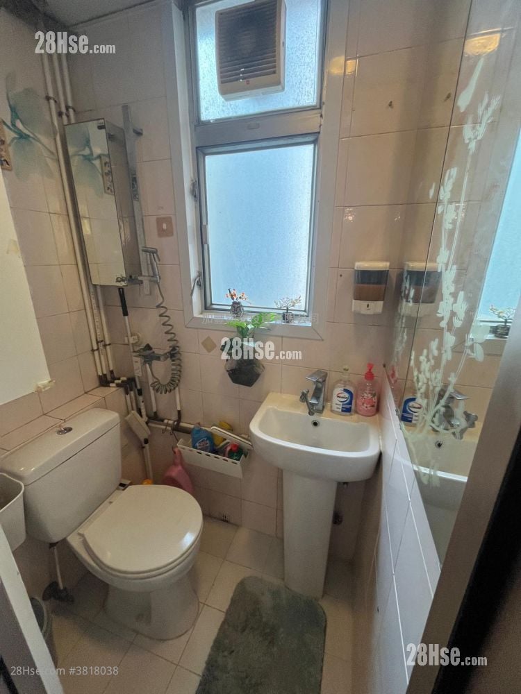 Kaiser Centre Rental Studio , 1 Toilet