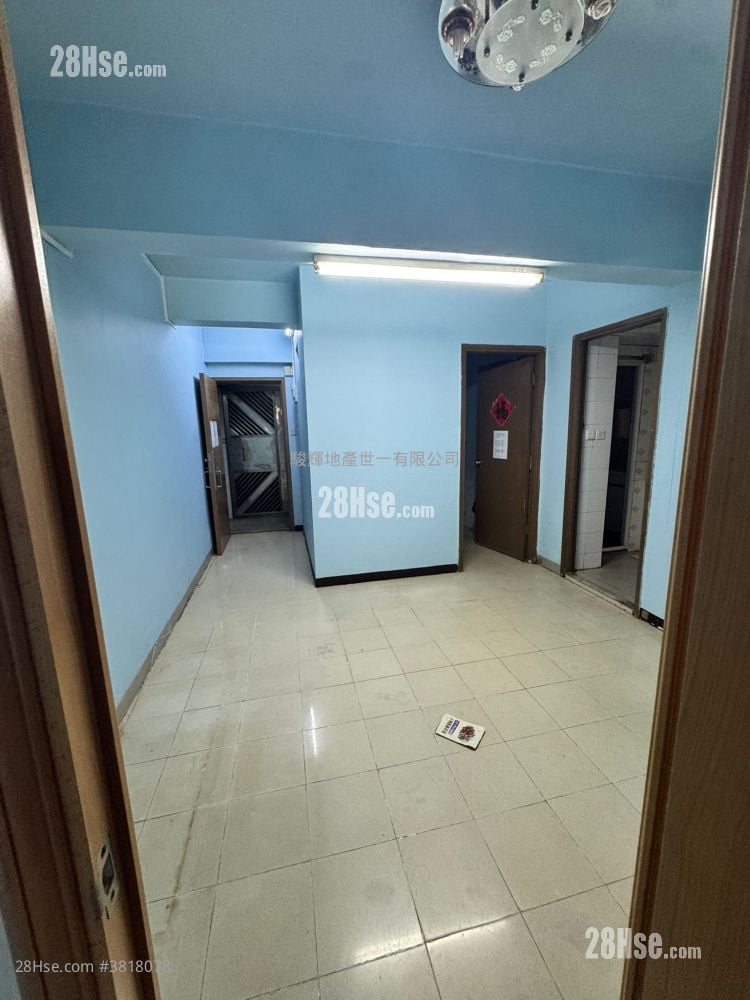 Kwong Fung Building Sell 3 Bedrooms , 1 Bathroom 407 ft²