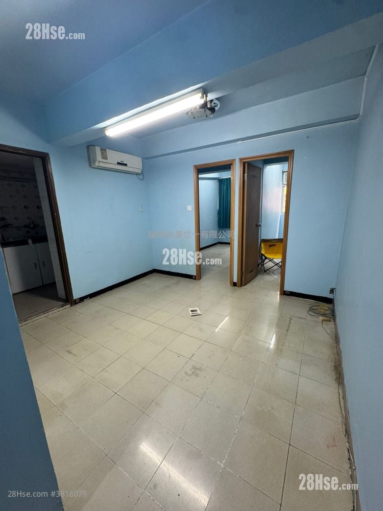 Kwong Fung Building Sell 3 Bedrooms , 1 Bathroom 407 ft²
