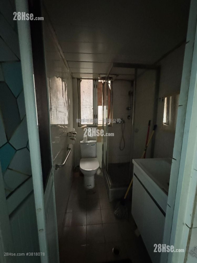 Kwong Fung Building Sell 3 Bedrooms , 1 Bathroom 407 ft²