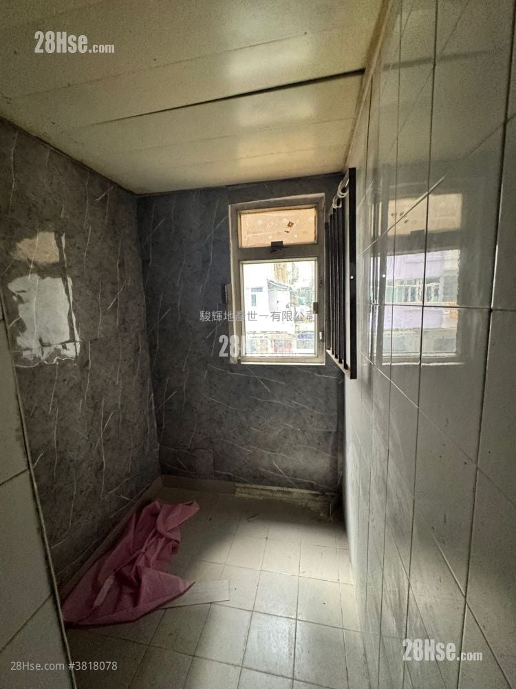 Kwong Fung Building Sell 3 Bedrooms , 1 Bathroom 407 ft²