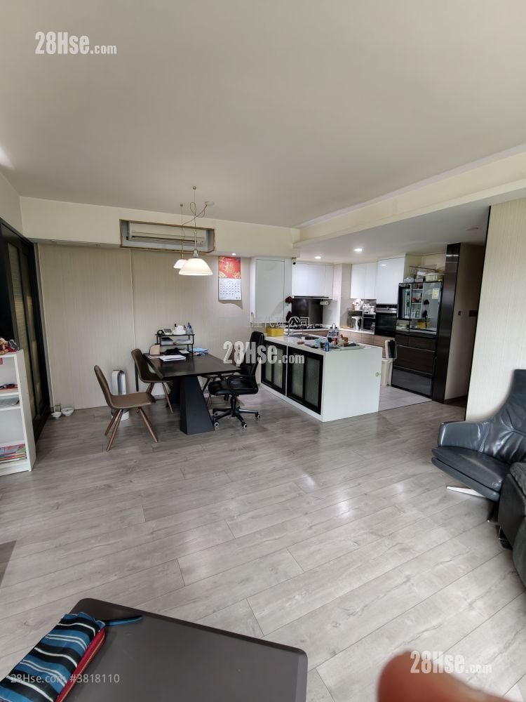 翠峰小築 售盤 2 房 , 1 浴室 825 平方呎