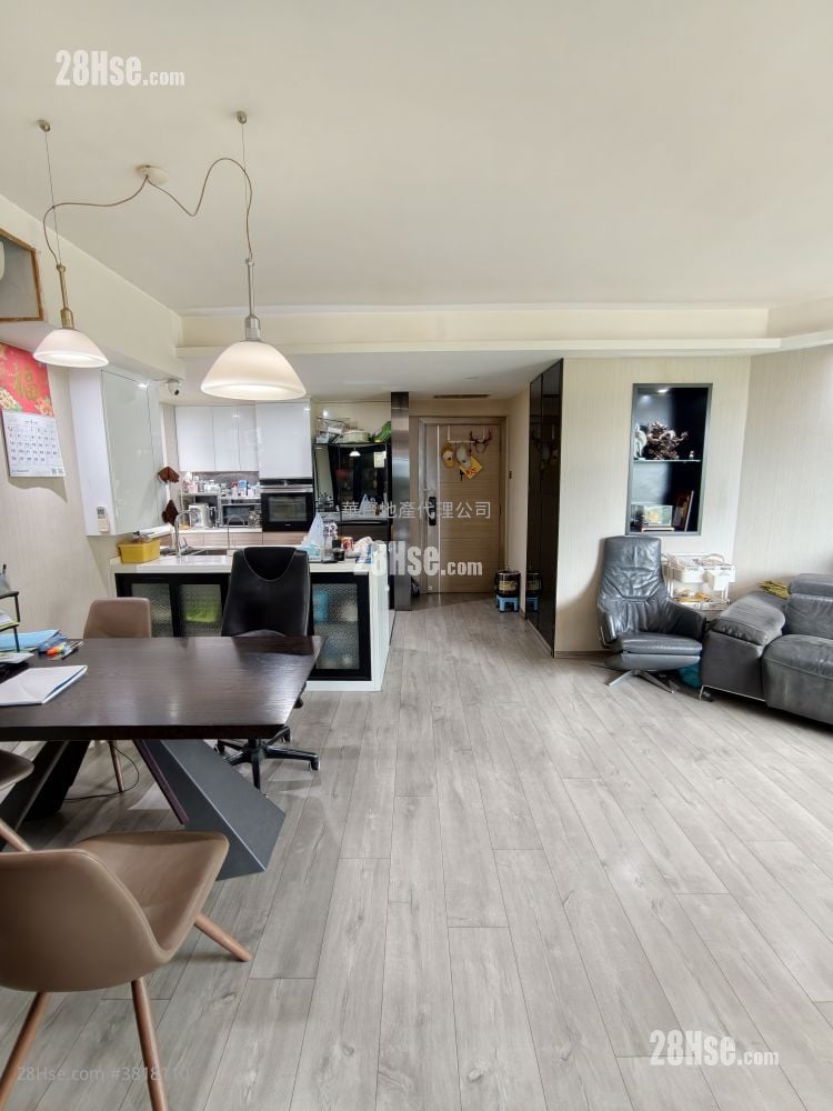 翠峰小築 售盤 2 房 , 1 浴室 825 平方呎