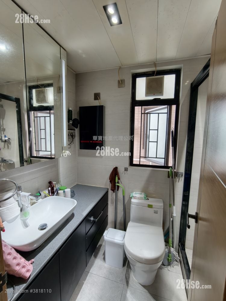 翠峰小築 售盤 2 房 , 1 浴室 825 平方呎