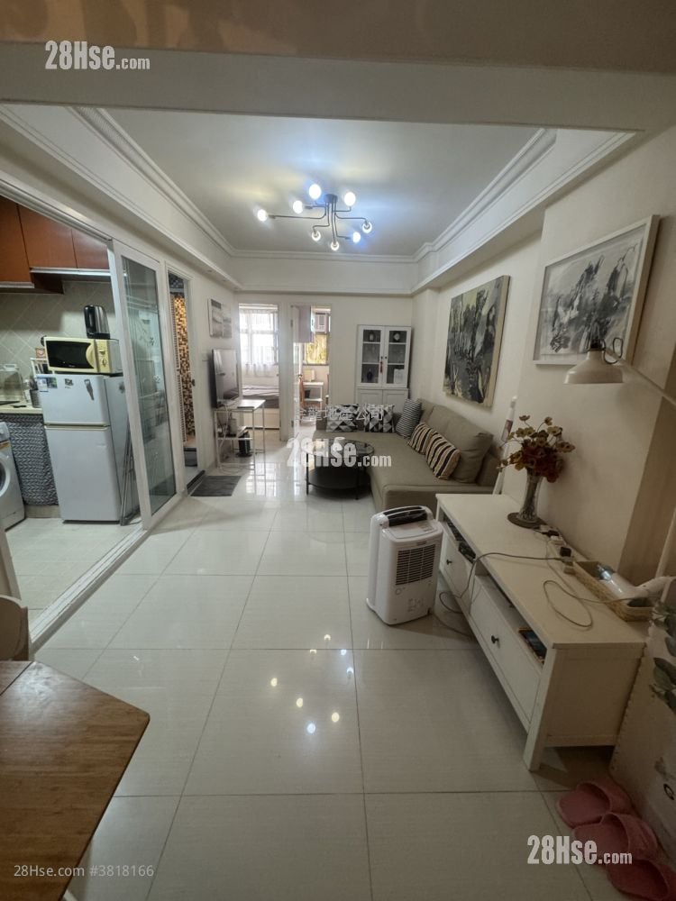 Apartment Rental 3 Bedrooms , 2 Bathrooms 535 ft²