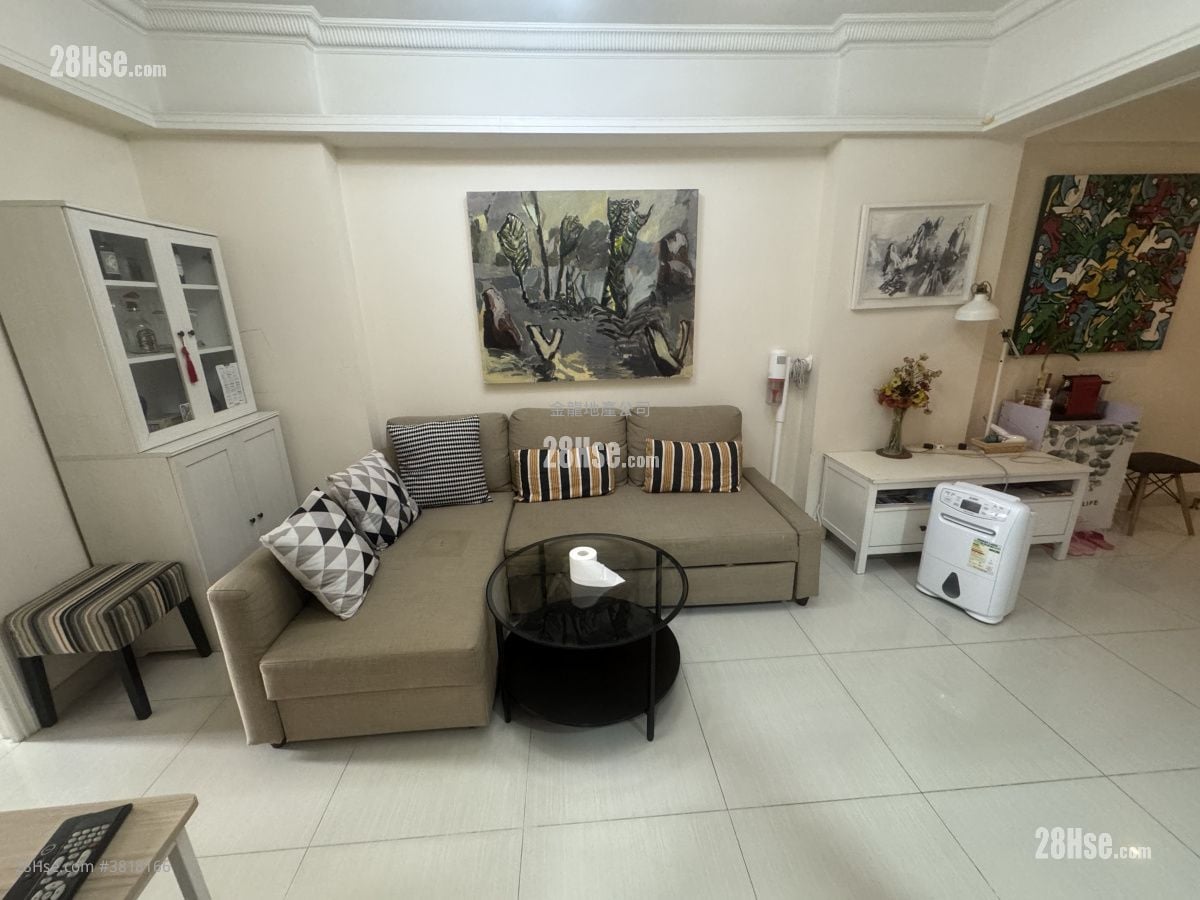 Apartment Rental 3 Bedrooms , 2 Bathrooms 535 ft²